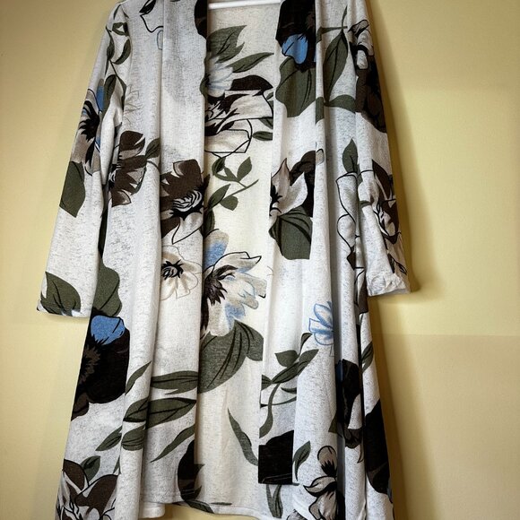 Thin Floral Cardigan with open front - Picture 2 of 4